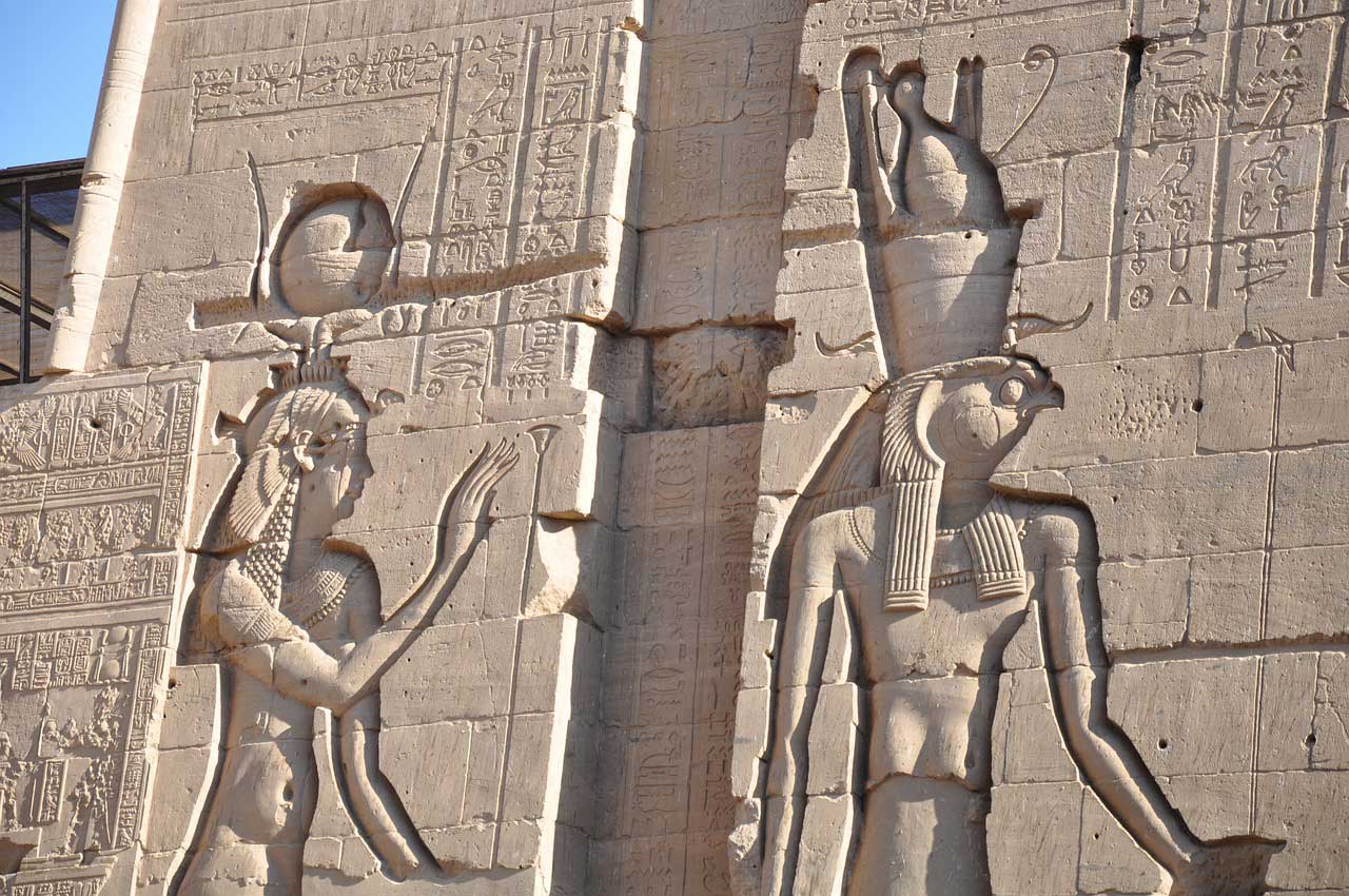 la cryptographie symétrique est une des plus anciennes formes de chiffrement, elle remonte à l'ancienne Egyptee